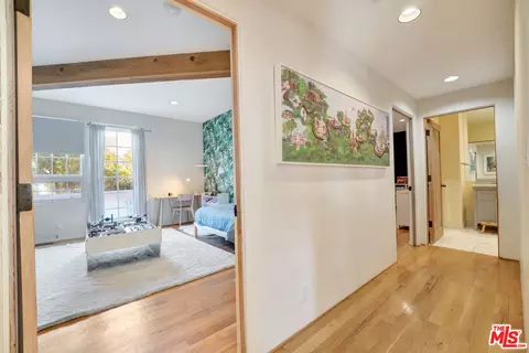 Entry Way - 2915 Valmere Dr, Malibu, CA 90265 photo 4 of 6