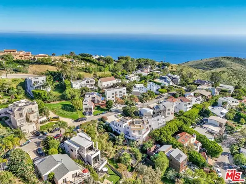 View/Area - 2915 Valmere Dr, Malibu, CA 90265 photo 1 of 4