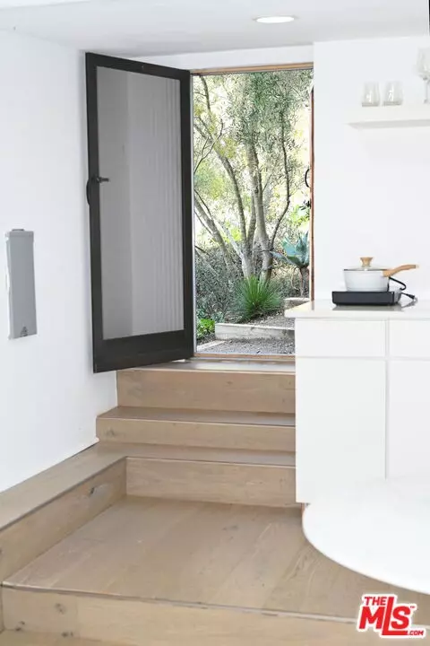 Entry Way - 2915 Valmere Dr, Malibu, CA 90265 photo 6 of 6