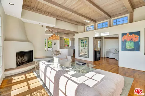 Living - 2915 Valmere Dr, Malibu, CA 90265 photo 3 of 6