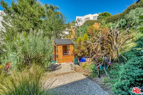 Exterior - 2915 Valmere Dr, Malibu, CA 90265 photo 8 of 12