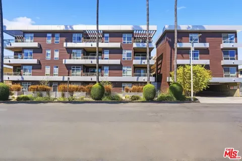6001 Carlton Way #303, Los Angeles, CA 90028