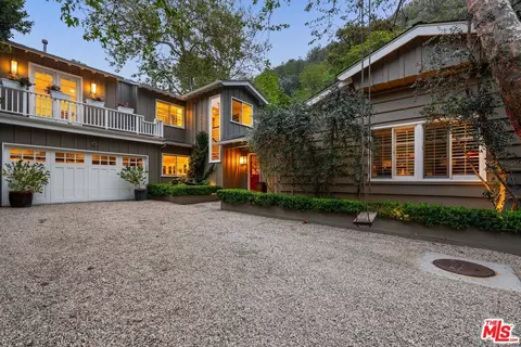 3354 Mandeville Canyon Rd, Los Angeles, CA 90049