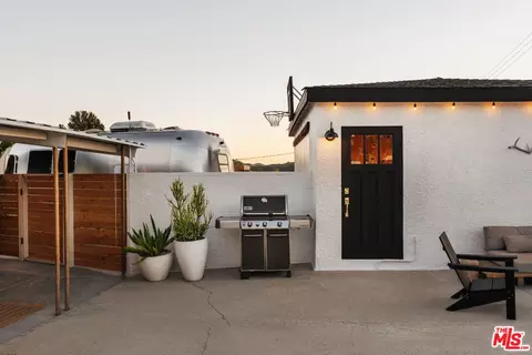Exterior - 10879 Hillhaven Ave, Tujunga, CA 91042 photo 10 of 15