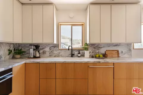 Kitchen - 10879 Hillhaven Ave, Tujunga, CA 91042 photo 3 of 3