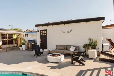 Exterior - 10879 Hillhaven Ave, Tujunga, CA 91042 photo 9 of 15