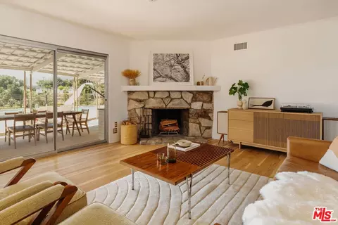 Living - 10879 Hillhaven Ave, Tujunga, CA 91042 photo 2 of 4