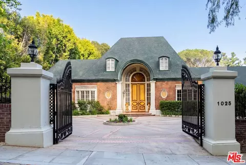 1025 N Crescent Dr, Beverly Hills, CA 90210