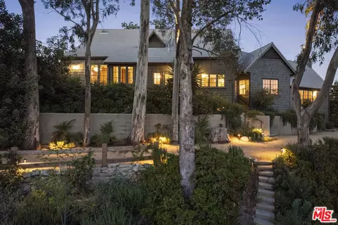 1960 Escarpa Dr, Los Angeles, CA 90041