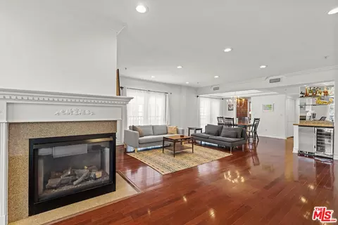 11826 Dorothy St #401, Los Angeles, CA 90049