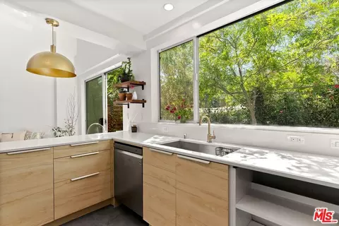 1244 14th St #C, Santa Monica, CA 90404