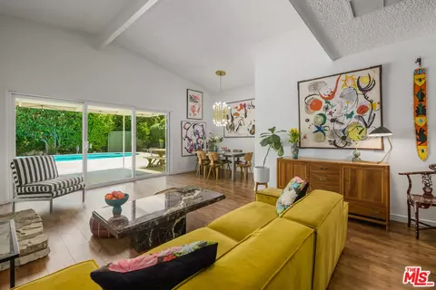 6902 Andasol Ave, Van Nuys, CA 91406