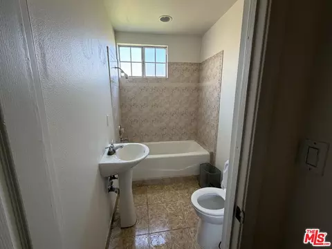 205 W Poplar St, Compton, CA 90220 photo 6