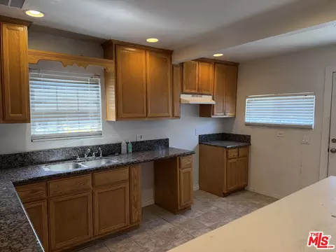 205 W Poplar St, Compton, CA 90220 photo 21