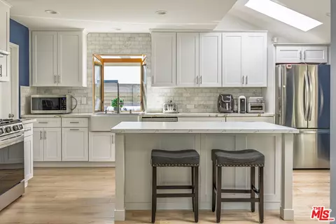 8131 Bianca Ave, Northridge, CA 91325