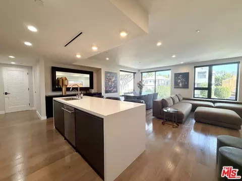 1017 N Croft Ave #201, Los Angeles, CA 90069