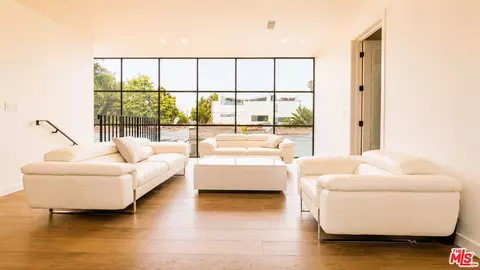 1317 Cabrillo Ave, Venice, CA 90291