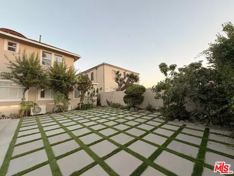 942 S Bronson Ave, Los Angeles, CA 90019