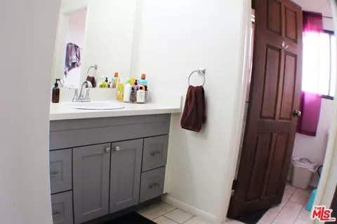 Bath - Undisclosed, El Segundo, CA 90245 photo 2 of 6