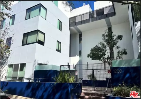 1200 N Sweetzer Ave #8, West Hollywood, CA 90069