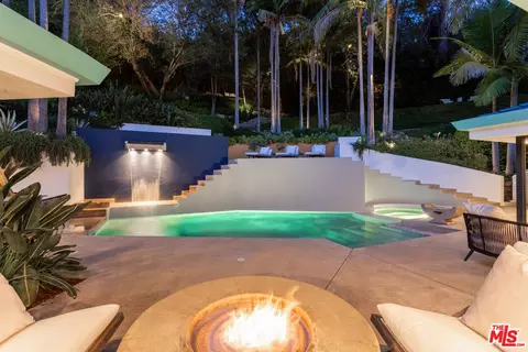 2034 Outpost Dr, Los Angeles, CA 90068