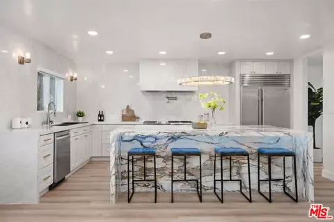 5439 Gentry Ave, Valley Village, CA 91607