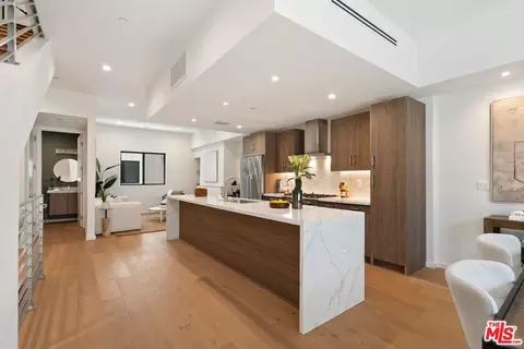 3805 S Verona Ct, Los Angeles, CA 90066