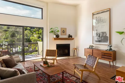 2018 Griffith Park Blvd #318, Los Angeles, CA 90039