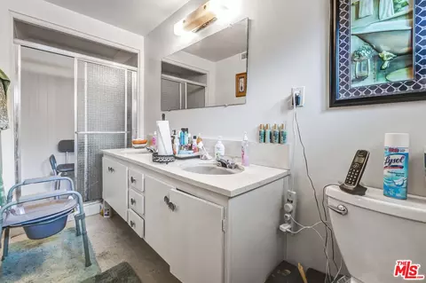 Bath - 664 Elsmere Dr, Carson, CA 90746 photo 1 of 2
