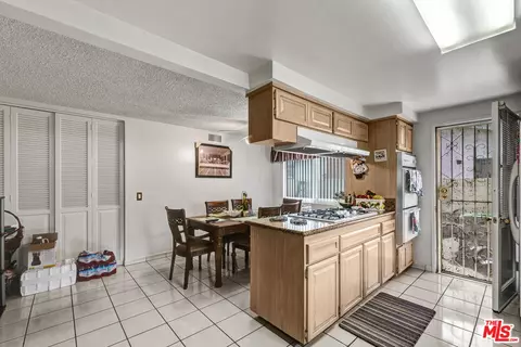 Kitchen - 664 Elsmere Dr, Carson, CA 90746 photo 2 of 4