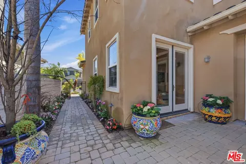 Exterior - 4061 Adriatic St, Oxnard, CA 93035 photo 3 of 5