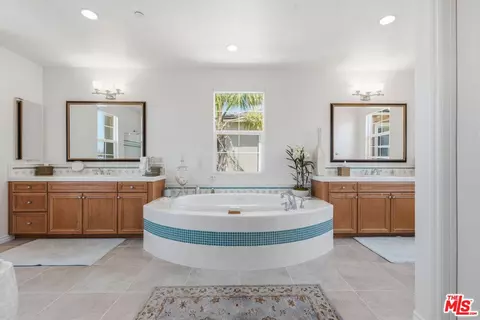 Bath - 4061 Adriatic St, Oxnard, CA 93035 photo 2 of 5