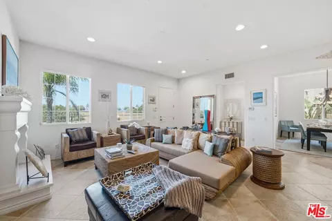 Living - 4061 Adriatic St, Oxnard, CA 93035 photo 1 of 4