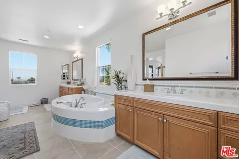 Bath - 4061 Adriatic St, Oxnard, CA 93035 photo 4 of 5