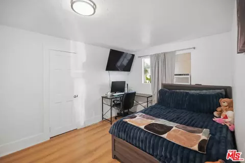 Bedroom - 201 Eagle St, Long Beach, CA 90806 photo 2 of 3
