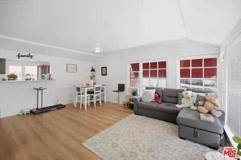 Living - 201 Eagle St, Long Beach, CA 90806 photo 2 of 2