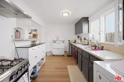 Kitchen - 201 Eagle St, Long Beach, CA 90806 photo 2 of 2