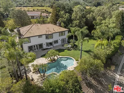 3909 Cresthaven Dr, Westlake Village, CA 91362