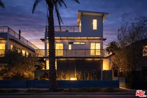 621 San Juan Ave #A, Venice, CA 90291