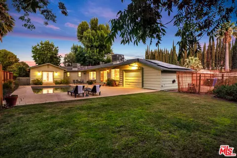 6001 Oakdale Ave, Woodland Hills, CA 91367
