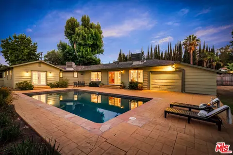 6001 Oakdale Ave, Woodland Hills, CA 91367