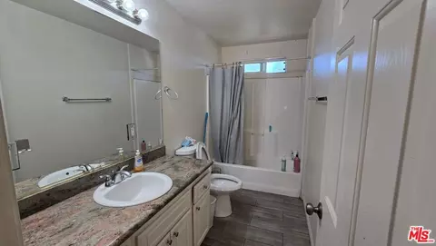 Bath - 944 Fernando St, Colton, CA 92324 photo 3 of 4