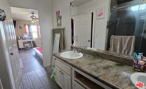 Bath - 944 Fernando St, Colton, CA 92324 photo 2 of 4