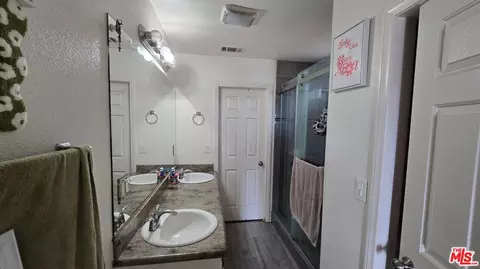 Bath - 944 Fernando St, Colton, CA 92324 photo 1 of 4