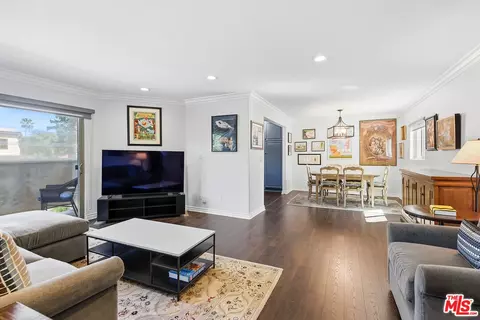 4466 Coldwater Canyon Ave #205, Studio City, CA 91604