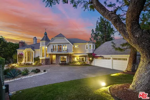 3819 Vista Linda Dr, Encino, CA 91316