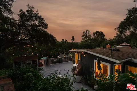 21114 Colina Dr, Topanga, CA 90290