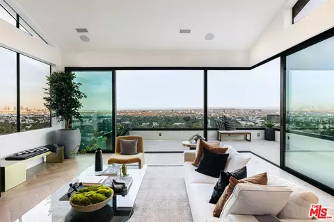 7866 Fareholm Dr, Los Angeles, CA 90046