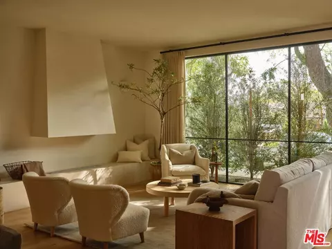 4115 Ventura Canyon Ave, Sherman Oaks, CA 91423