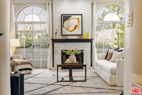 5848 W Olympic Blvd #102, Los Angeles, CA 90036